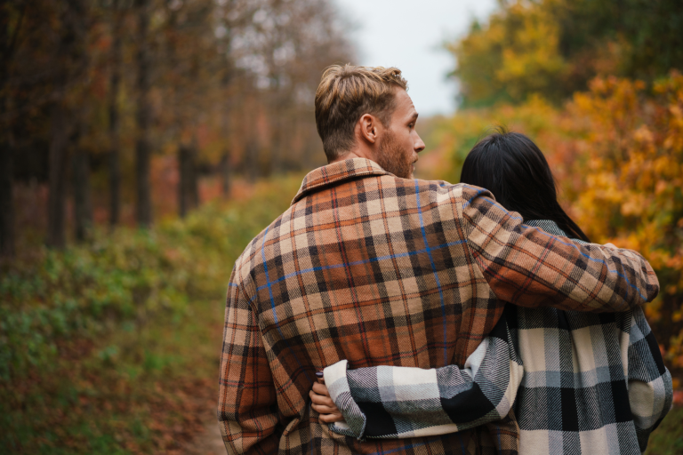 Lee más sobre el artículo Senderismo en pareja en Monasterio (Guadalajara): el plan perfecto para un fin de semana romántico