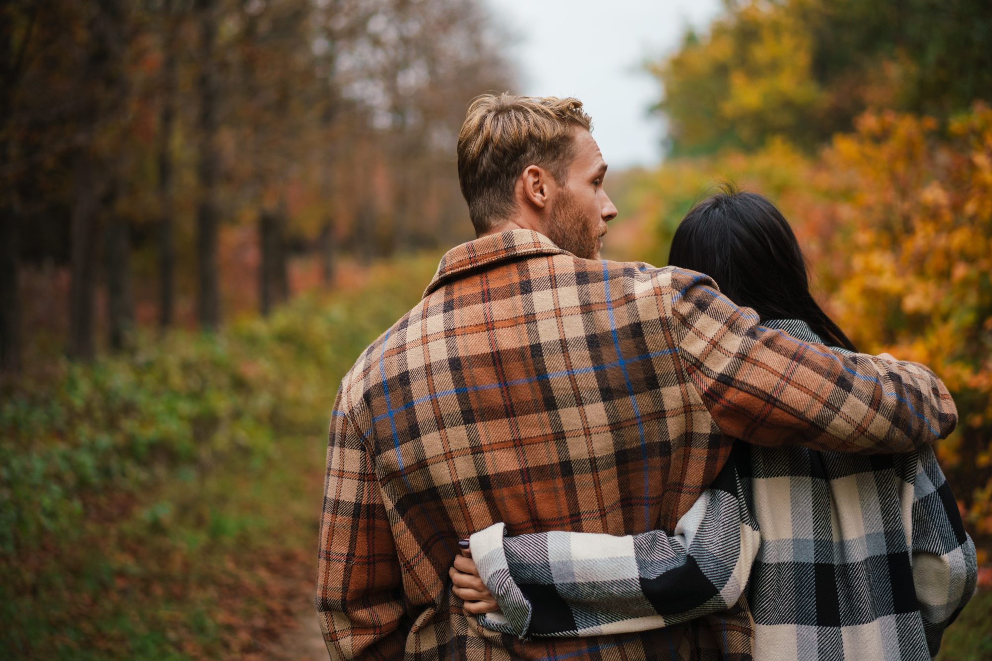 En este momento estás viendo Senderismo en pareja en Monasterio (Guadalajara): el plan perfecto para un fin de semana romántico